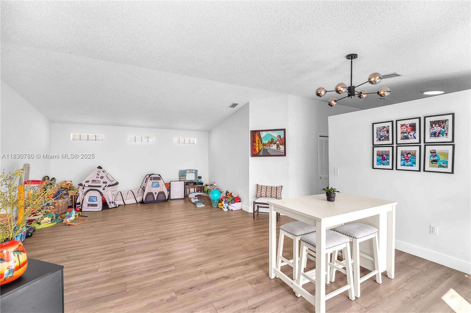 Miami | 17018 142nd Pl N/A | Picture 15