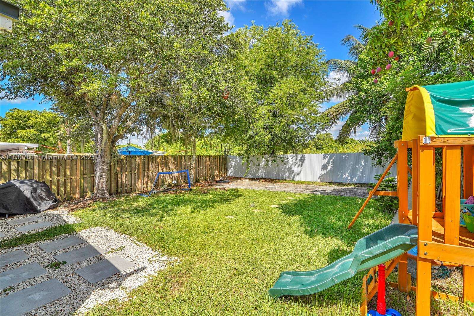 Miami | 17018 142nd Pl N/A | Picture 26