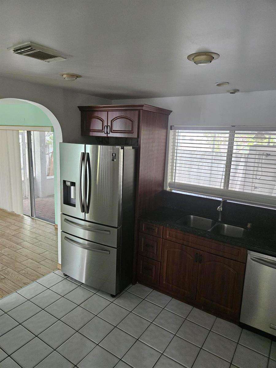 Miami | 21109 3 N/A | Picture 18