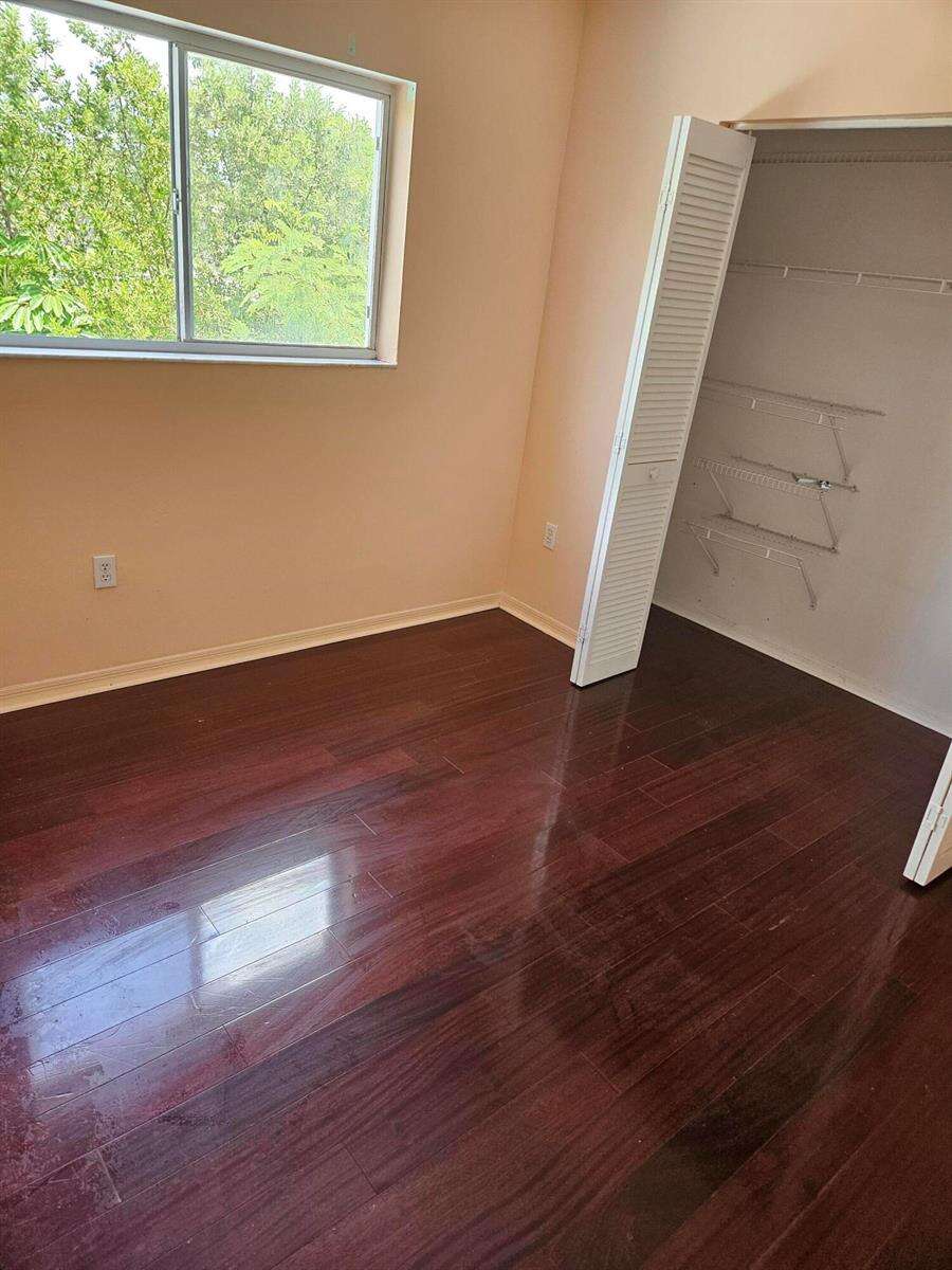 Miami | 21109 3 N/A | Picture 25