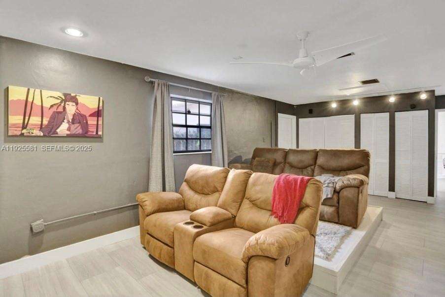 Hollywood | 5500 Buchanan St N/A | Picture 9