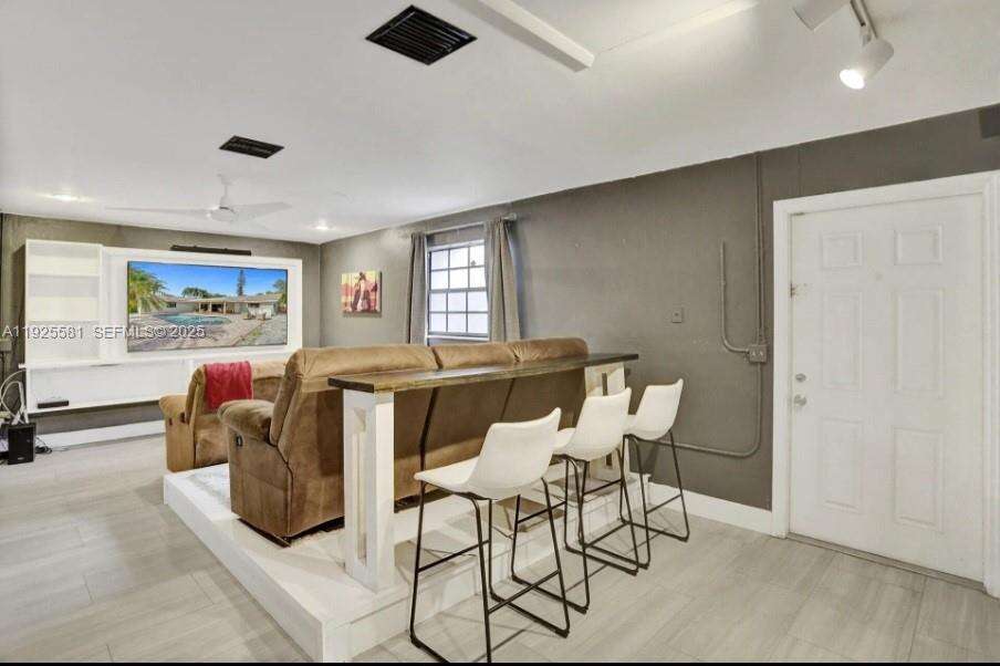 Hollywood | 5500 Buchanan St N/A | Picture 10