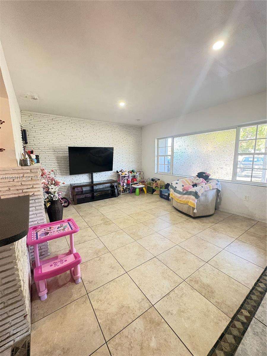 Hollywood | 5724 Mckinley St N/A | Picture 9
