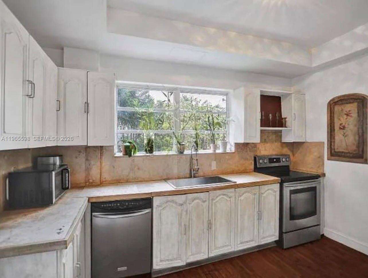 Coral Gables | 1107 Alhambra Cir N/A | Picture 2