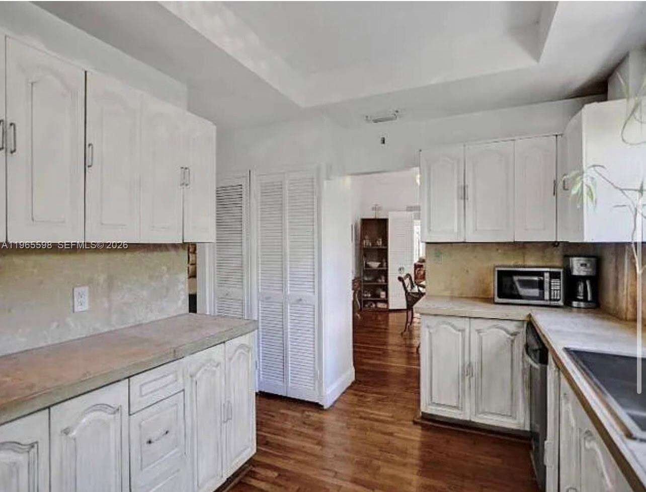 Coral Gables | 1107 Alhambra Cir N/A | Picture 9