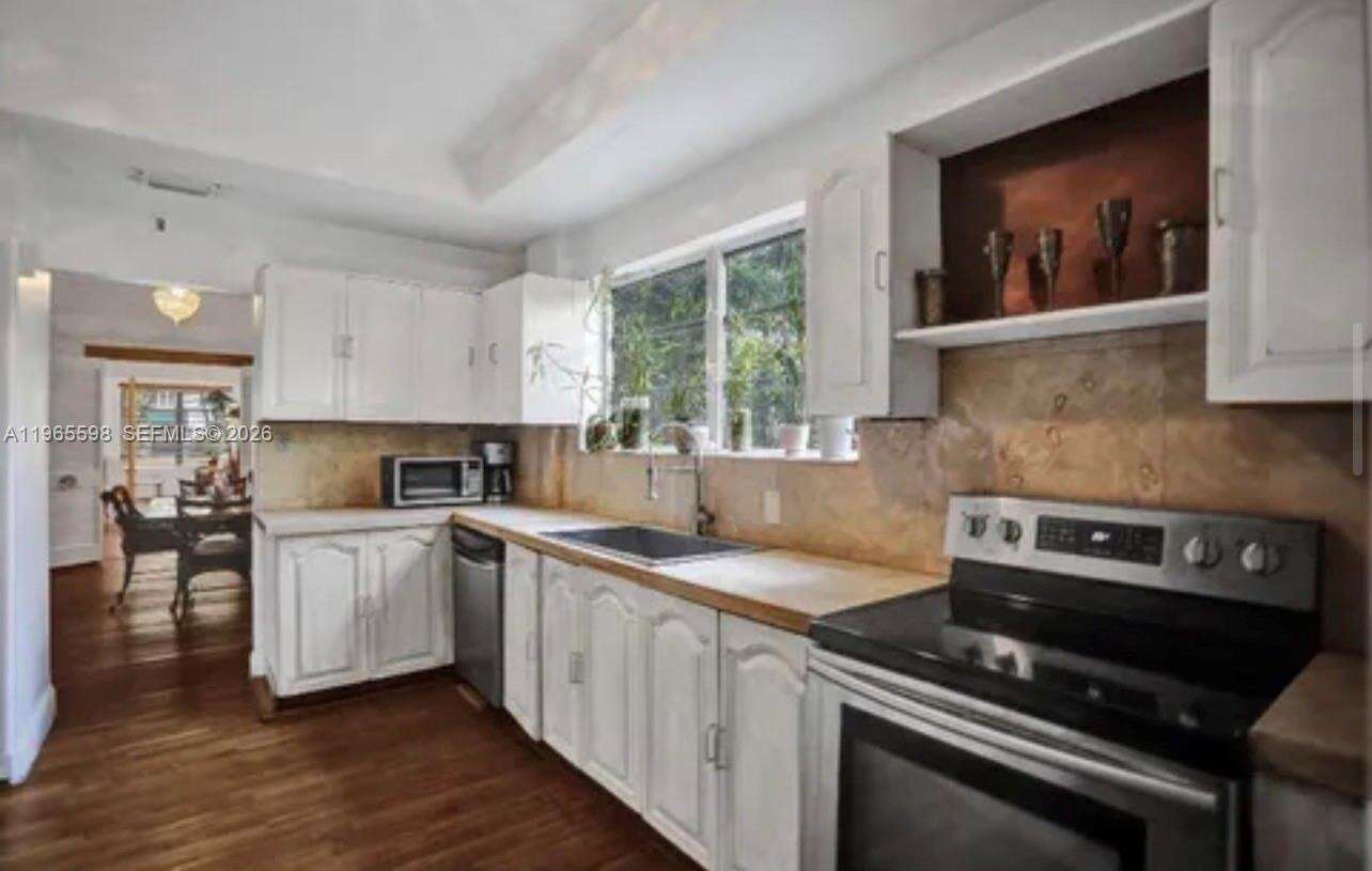 Coral Gables | 1107 Alhambra Cir N/A | Picture 10