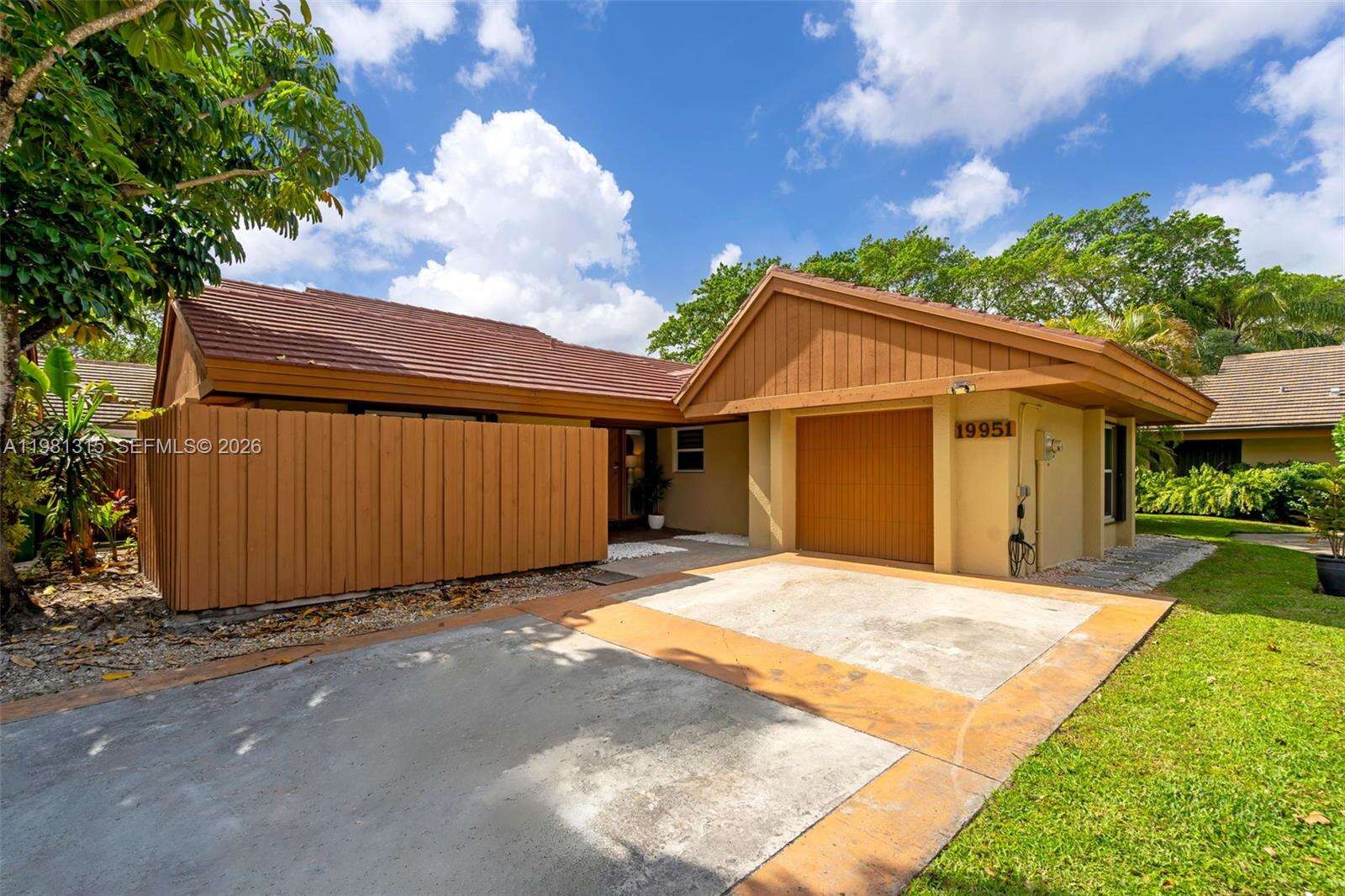 Miami | 19951 10th Place Way N/A | Picture 28