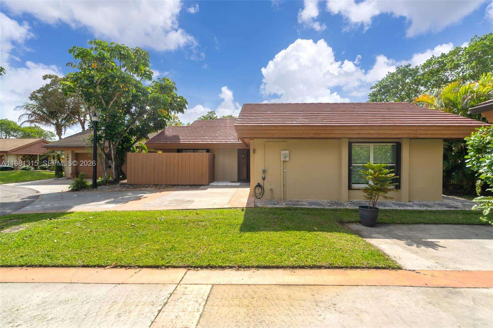 Miami | 19951 10th Place Way N/A | Picture 31