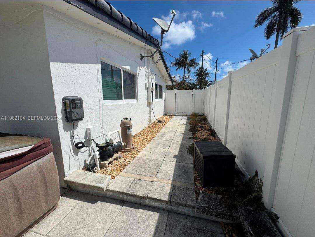 Pompano Beach | 631 5th Ter N/A | Picture 20