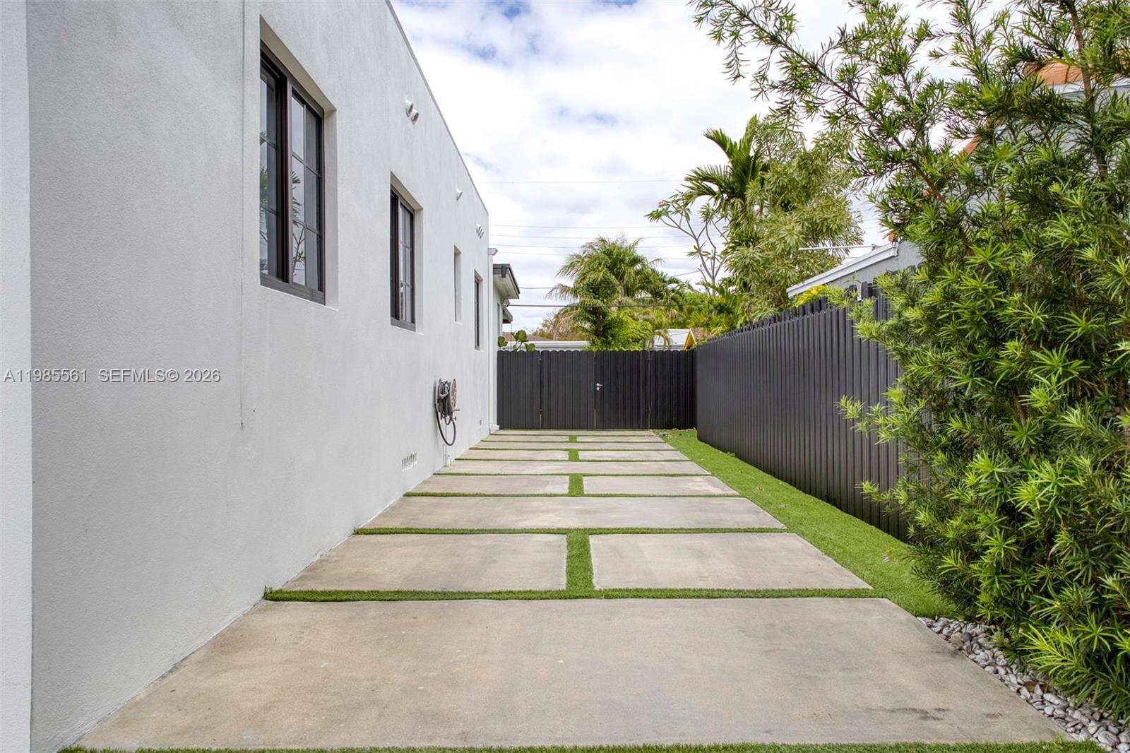 Miami | 2397 13th St N/A | Picture 9