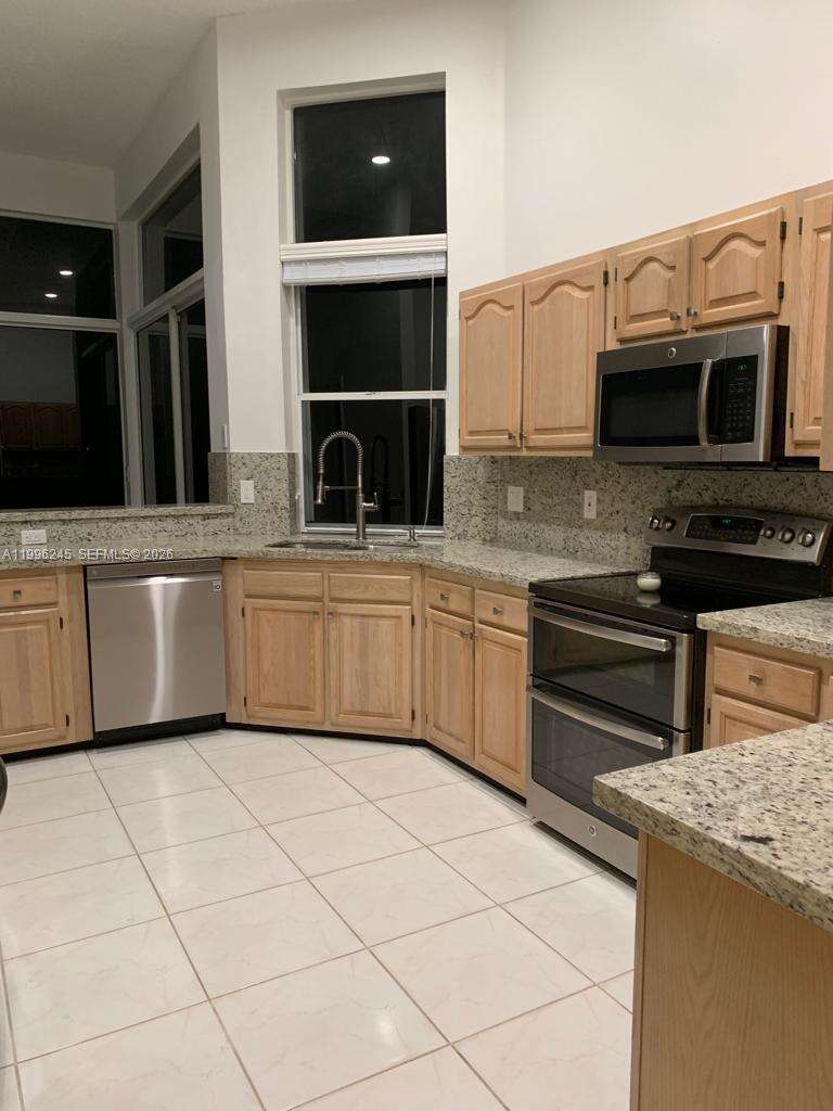 Weston | 3066 Lakewood Cir N/A | Picture 12