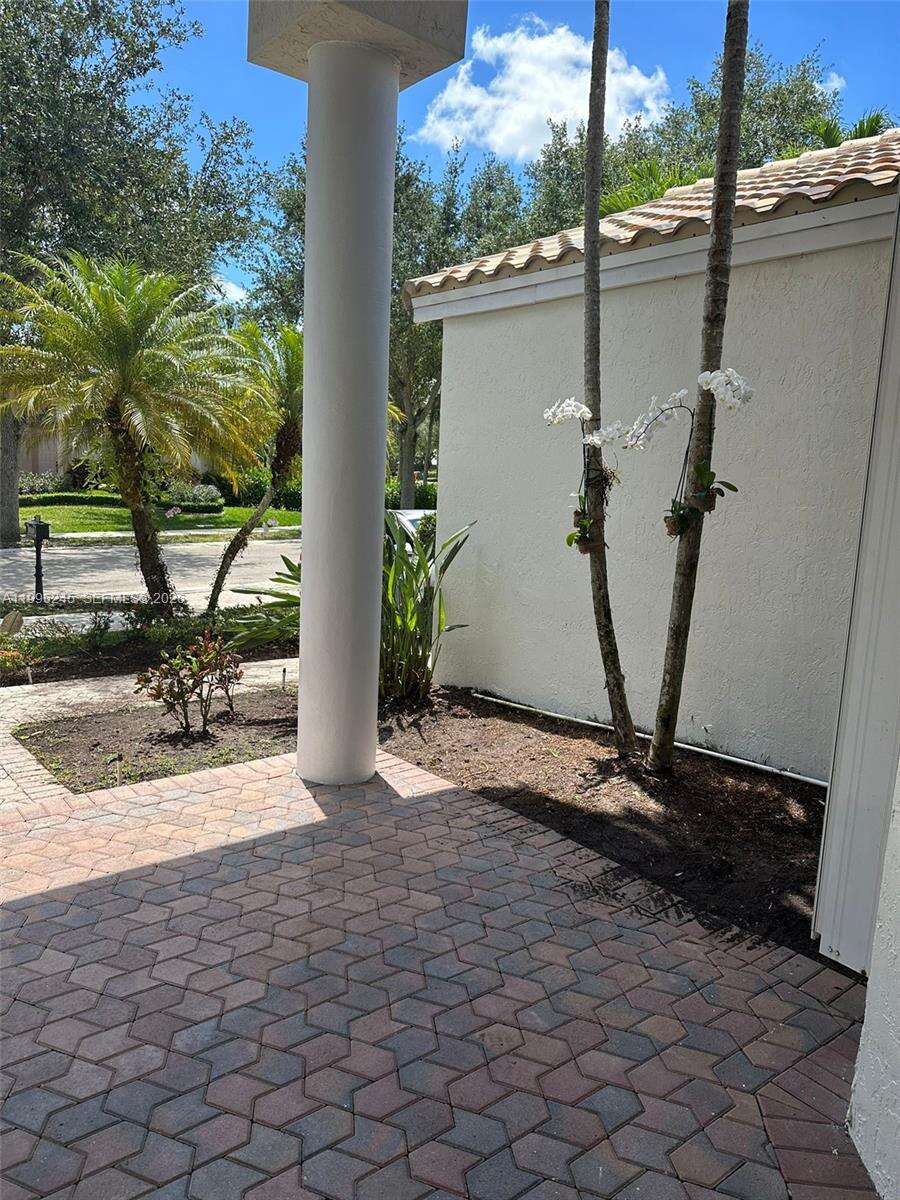 Weston | 3066 Lakewood Cir N/A | Picture 3