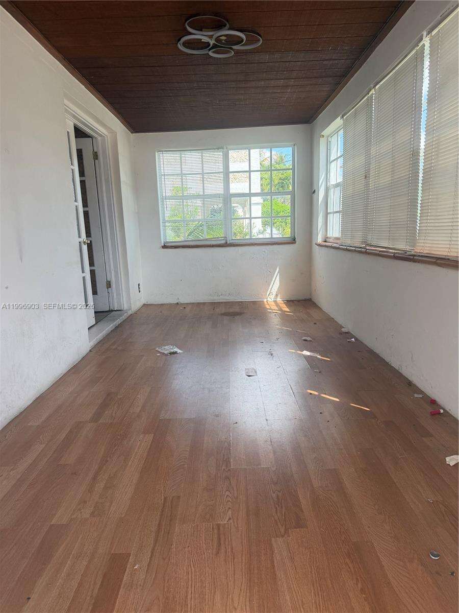 Miami | 634 10th Ave N/A | Picture 2