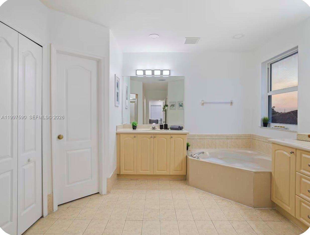 Miami | 15411 36th Ter N/A | Picture 22