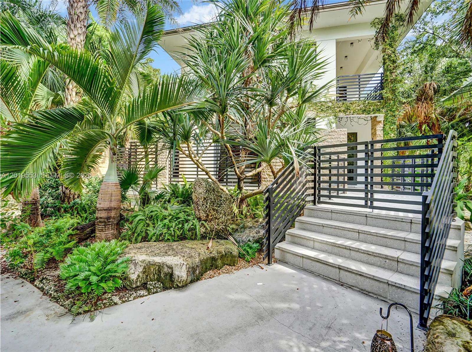 Miami | 994-990 78th N/A | Picture 49