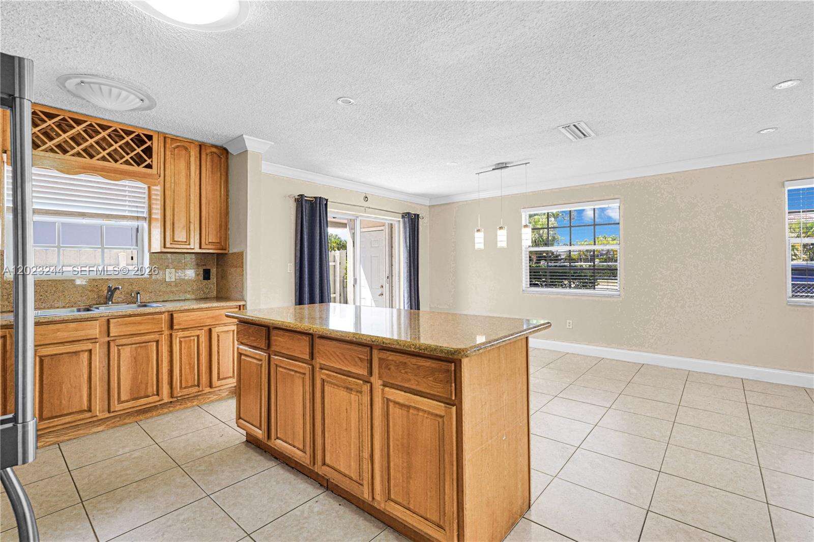 Miami | 2400 103rd Ct N/A | Picture 11