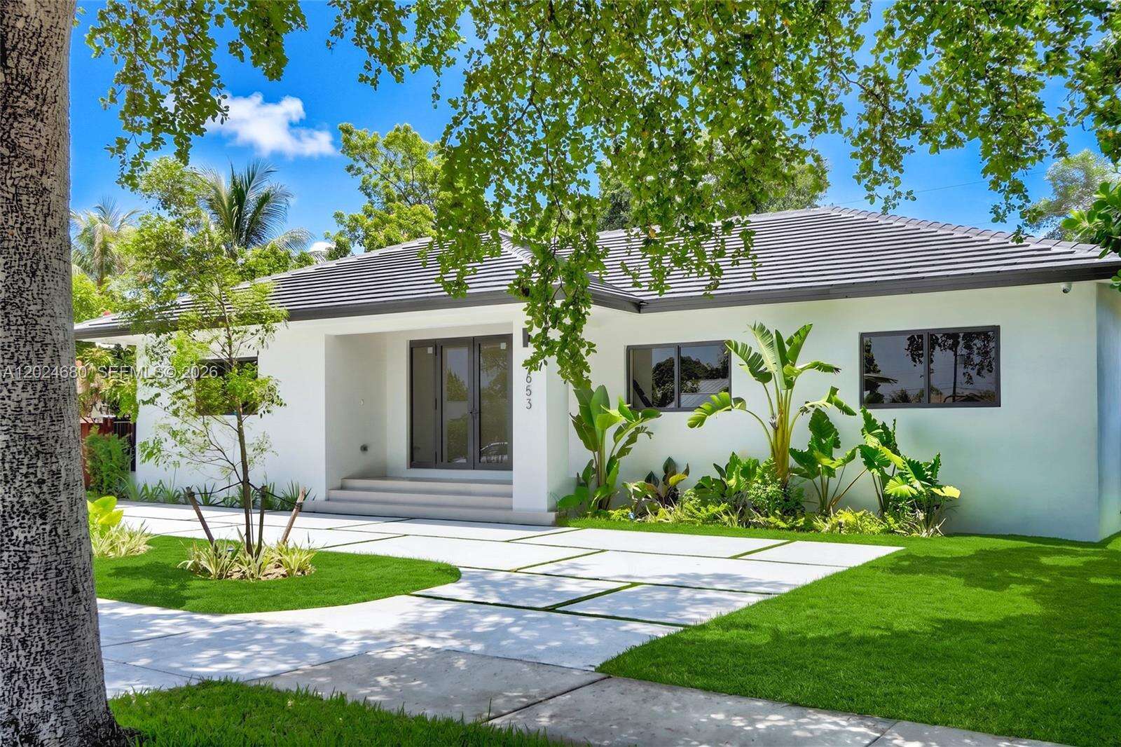 Miami | 6853 Waterway Dr N/A | Picture 1