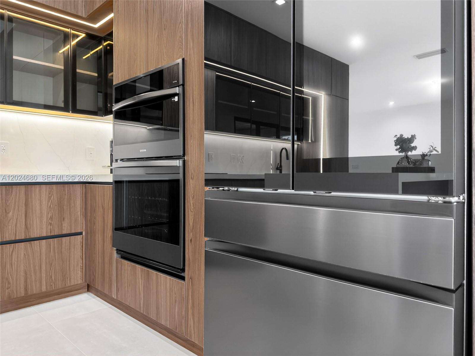Miami | 6853 Waterway Dr N/A | Picture 12