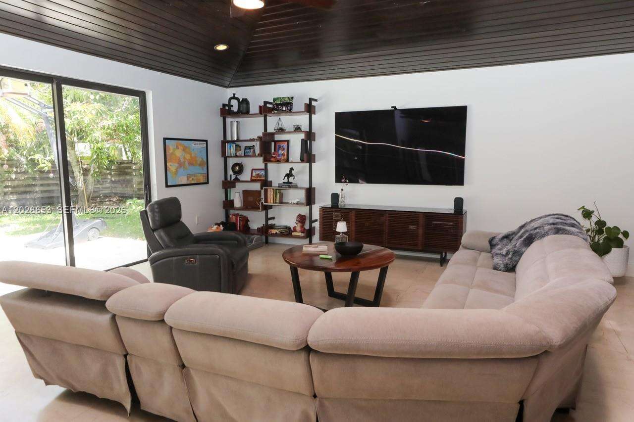 Miami | 13324 106th Ave N/A | Picture 16