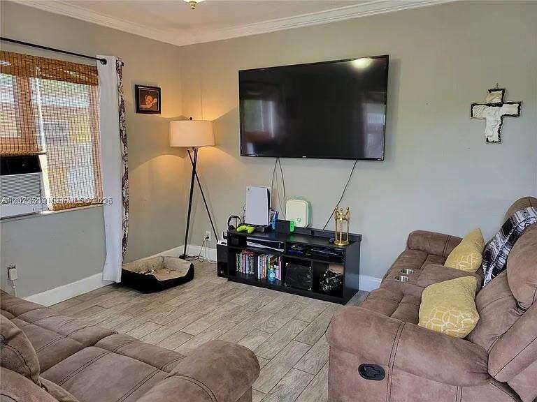 Fort Lauderdale | 1752 Lauderdale Manor Dr N/A | Picture 2