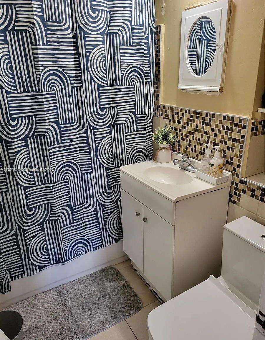 Fort Lauderdale | 1752 Lauderdale Manor Dr N/A | Picture 7