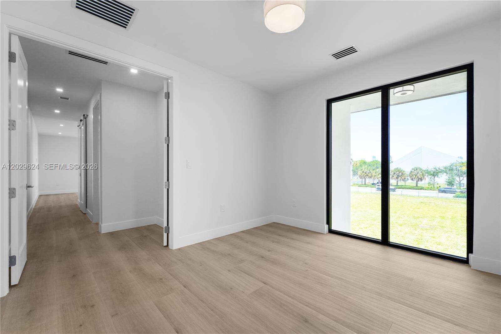 Miami | 2735 23rd Ter N/A | Picture 31