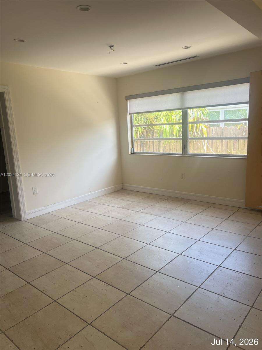 Miami | 18715 18th Ave N/A | Picture 24