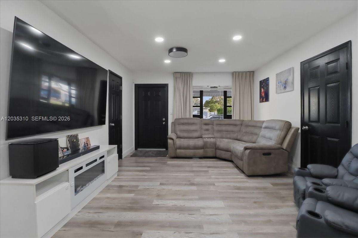 Hollywood | 7551 Polk St N/A | Picture 17