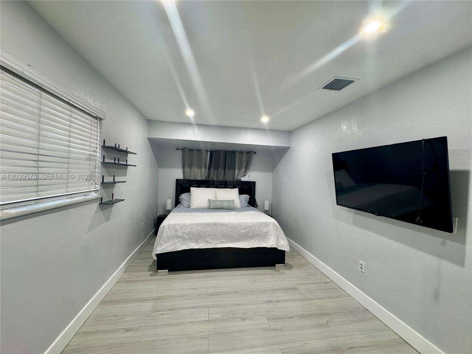 Hollywood | 3010 73rd Ave N/A | Picture 14