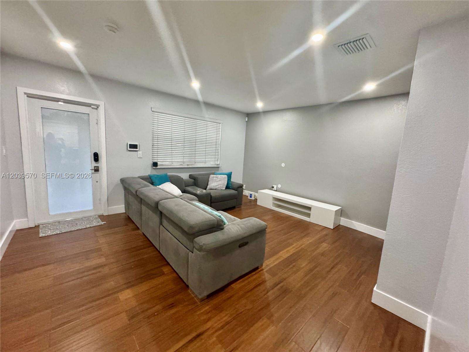 Hollywood | 3010 73rd Ave N/A | Picture 7