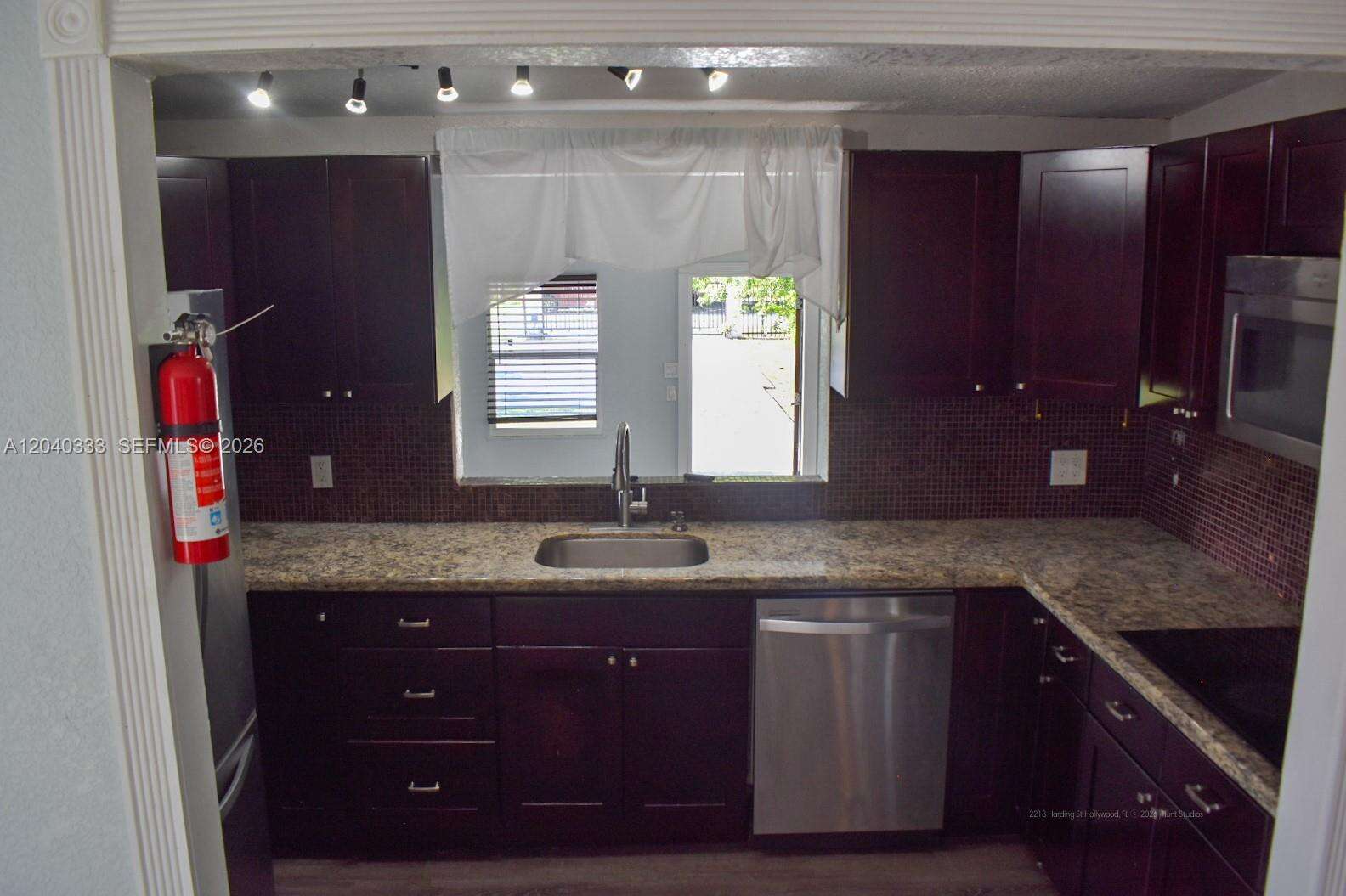 Hollywood | 2218 Harding St N/A | Picture 71