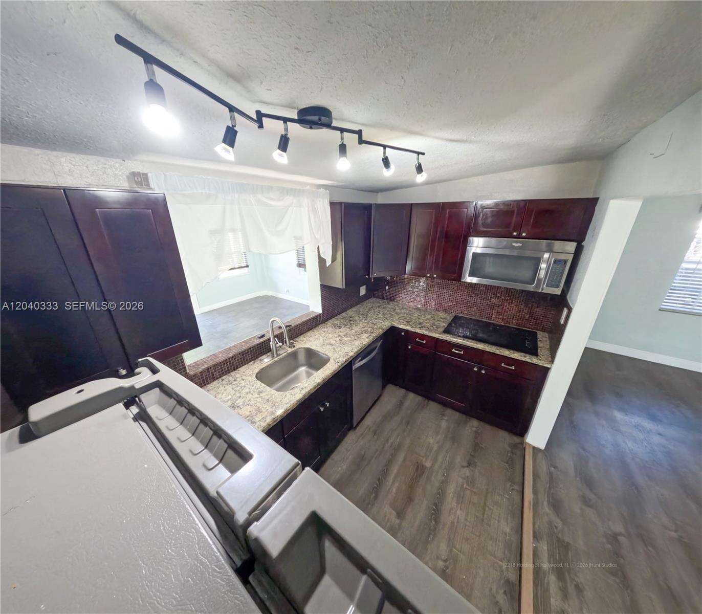 Hollywood | 2218 Harding St N/A | Picture 77
