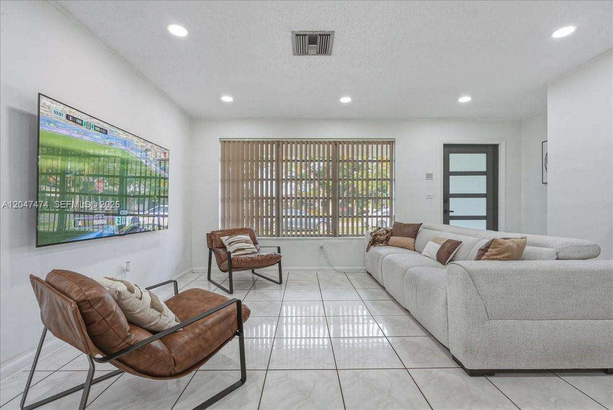 Hialeah |   N/A | Picture 4