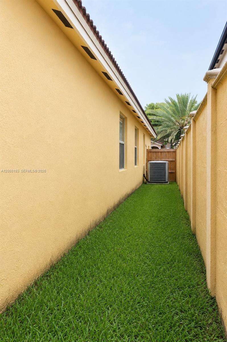 Miami | 16474 84th St N/A | Picture 23
