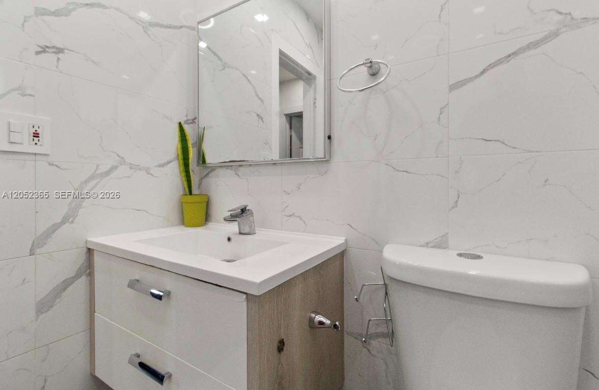 Miami | 11241 177th St N/A | Picture 12