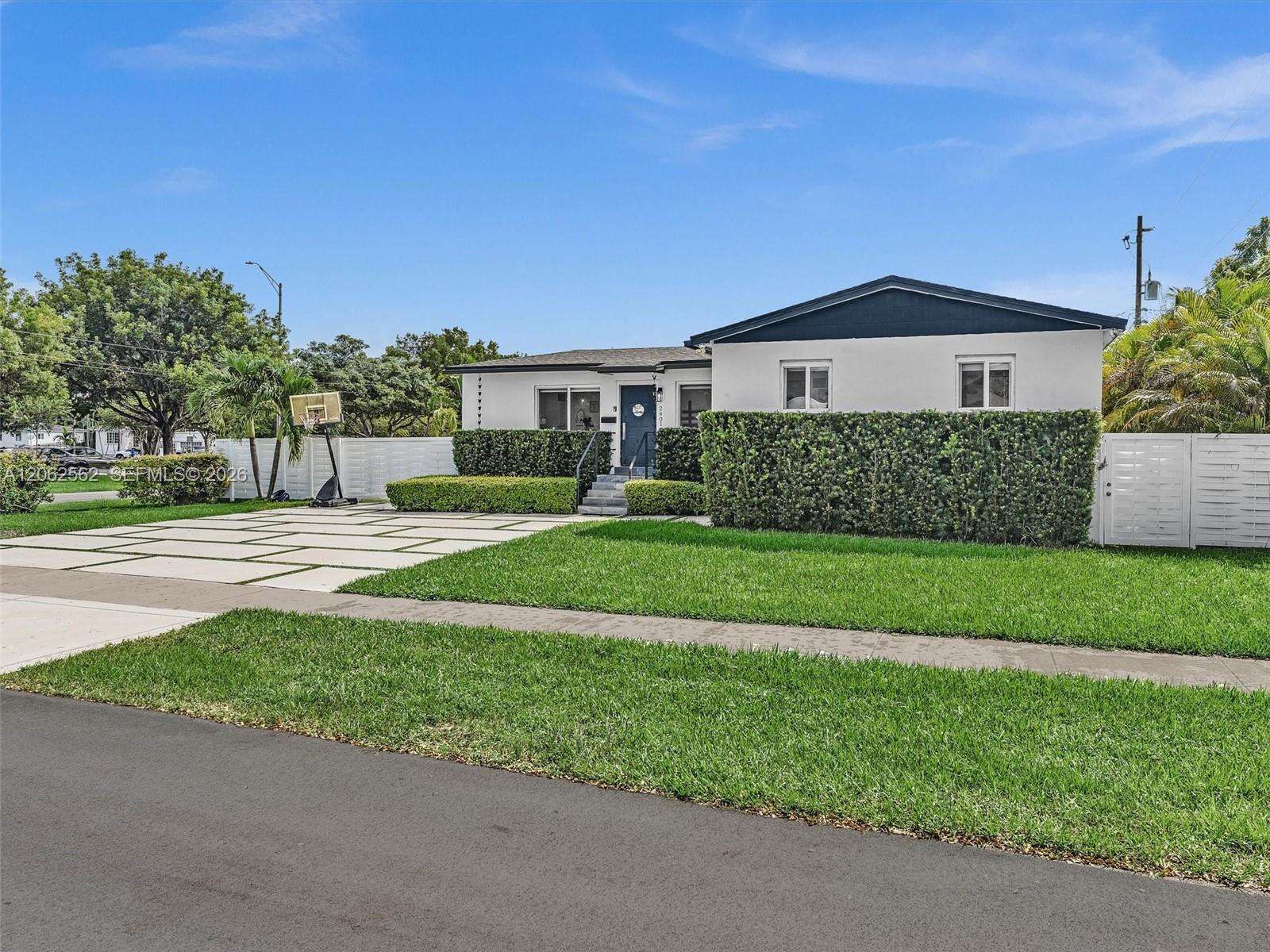 Miami | 2401 83rd Ave N/A | Picture 2