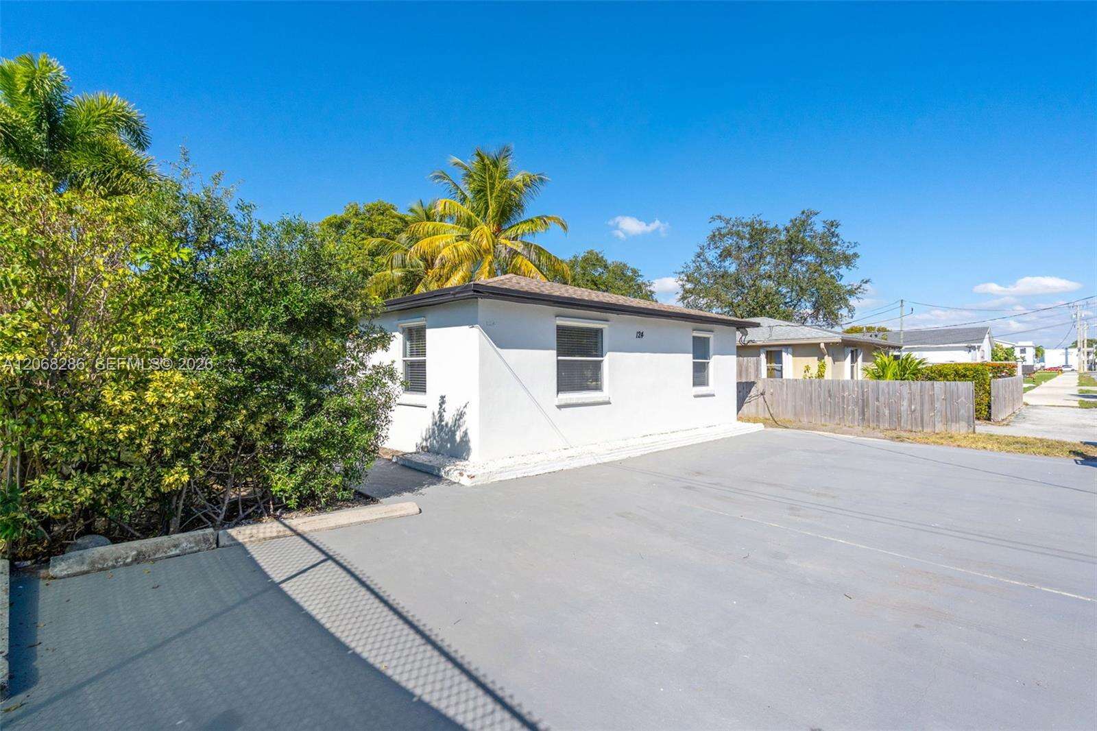 Hallandale Beach |   Unit #1-2 | Picture 3