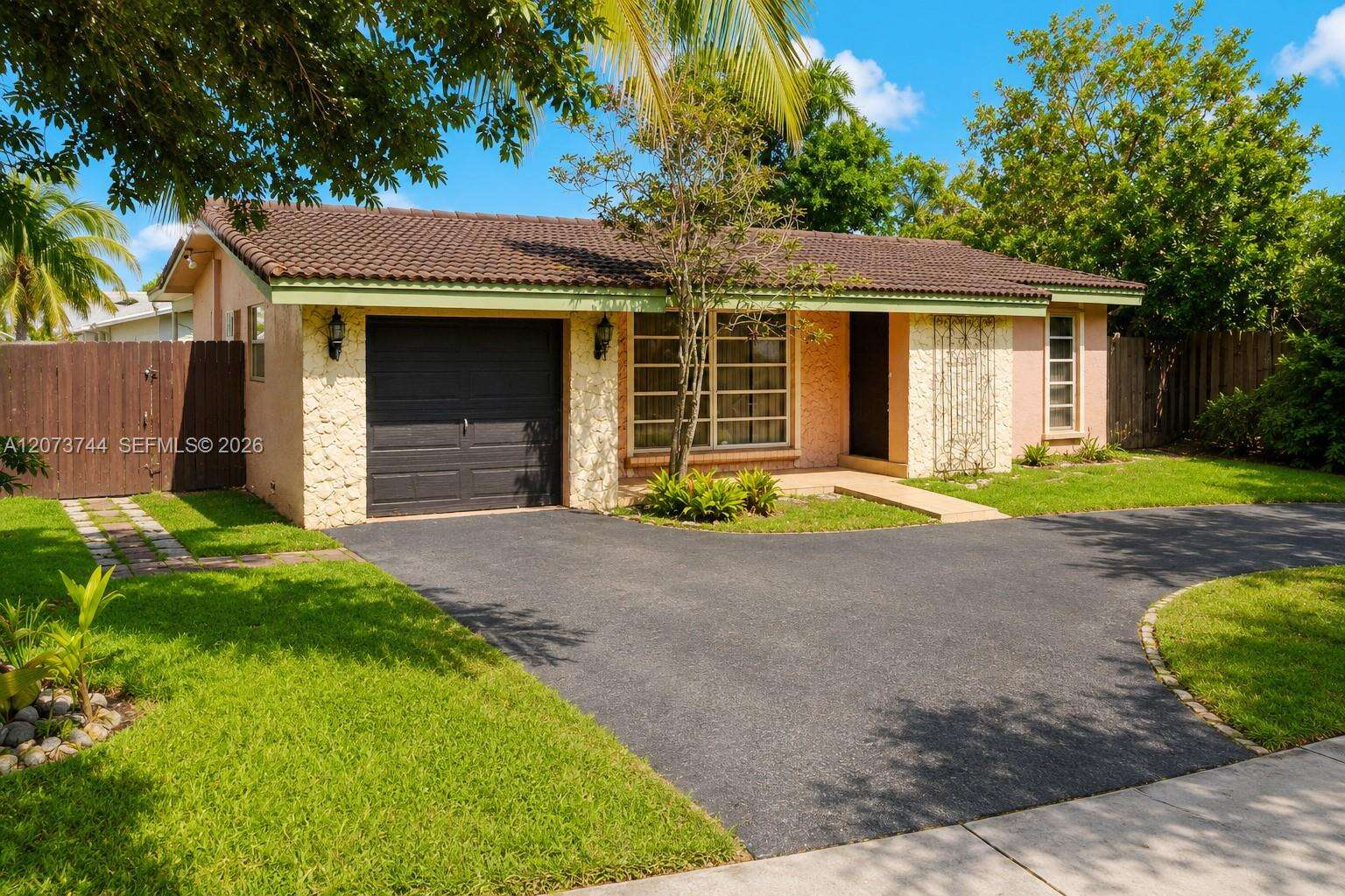 Pembroke Pines | 1060 Douglas Rd N/A | Picture 2