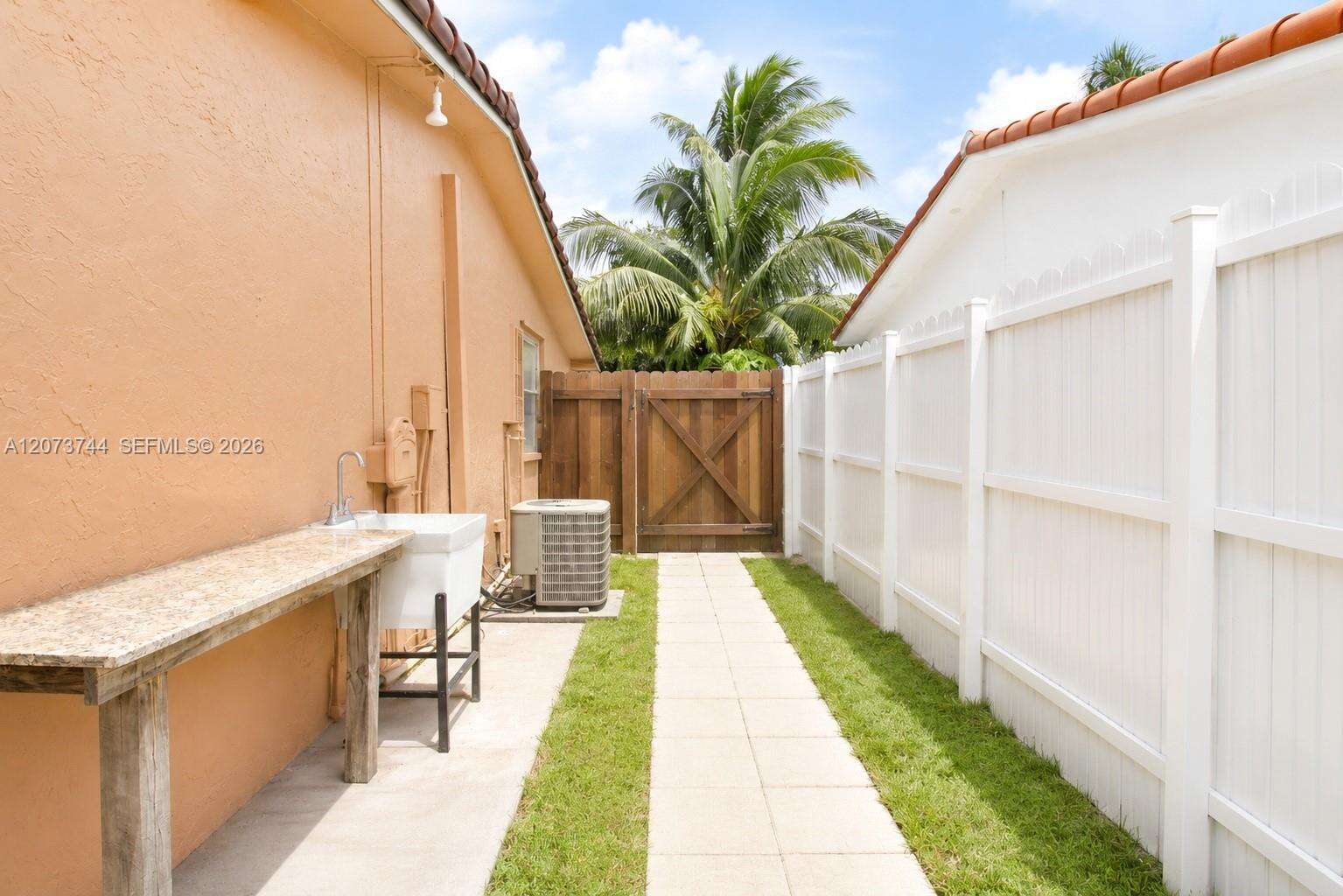 Pembroke Pines | 1060 Douglas Rd N/A | Picture 22
