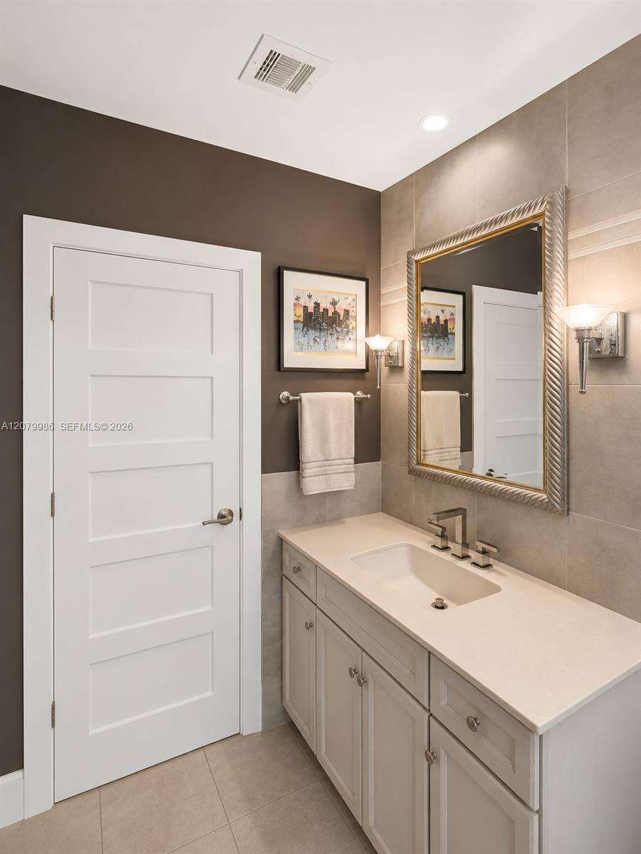 Fort Lauderdale | 2421 13th St N/A | Picture 14