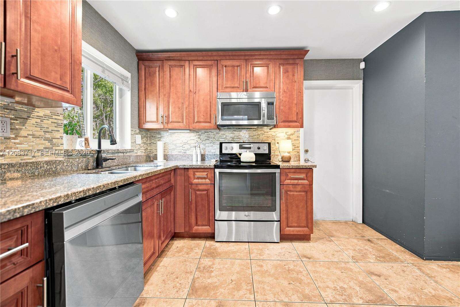 Hollywood | 1119 Buchanan St N/A | Picture 8