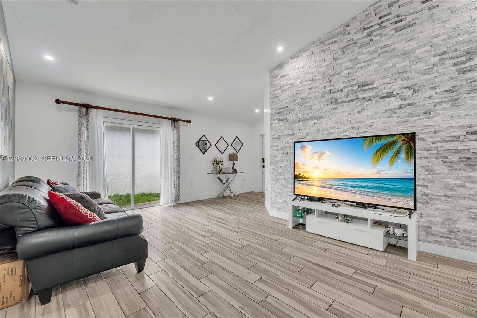 Miami | 13936 151st Ave N/A | Picture 11