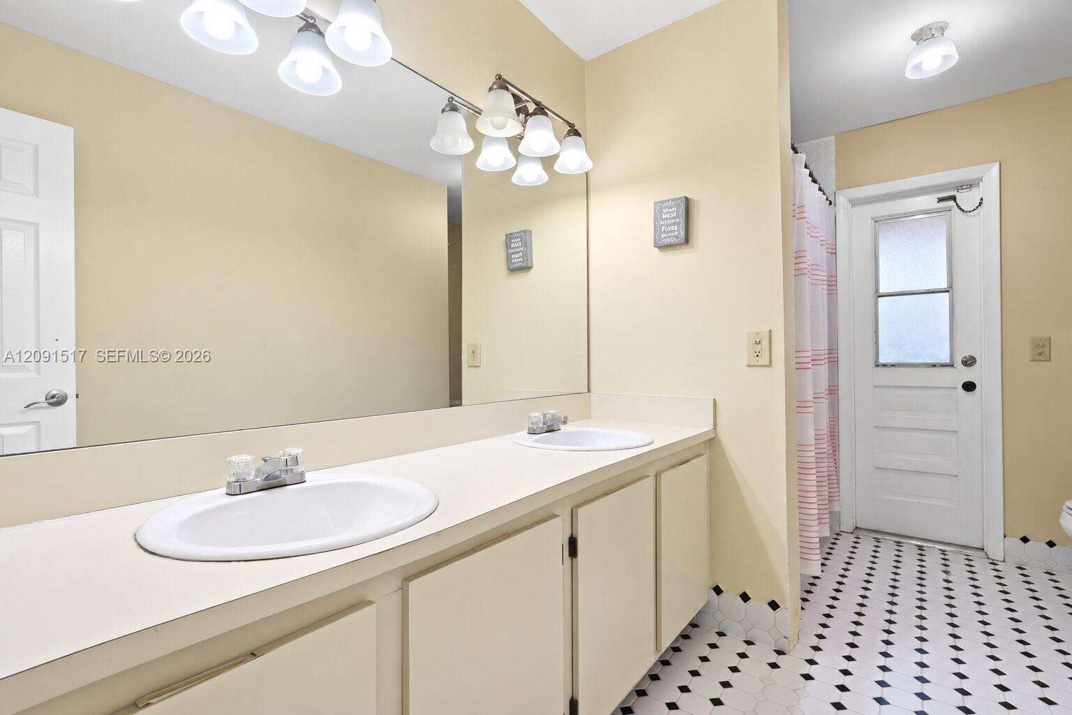 Miami | 15221 158th St N/A | Picture 20