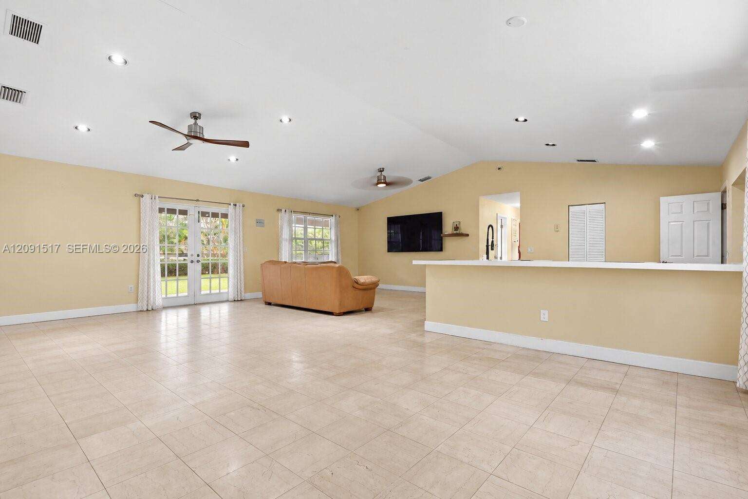 Miami | 15221 158th St N/A | Picture 4