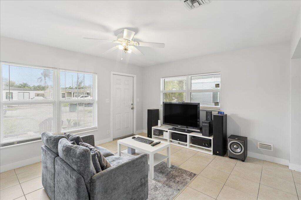 Oakland Park | 411 52nd N/A | Picture 5