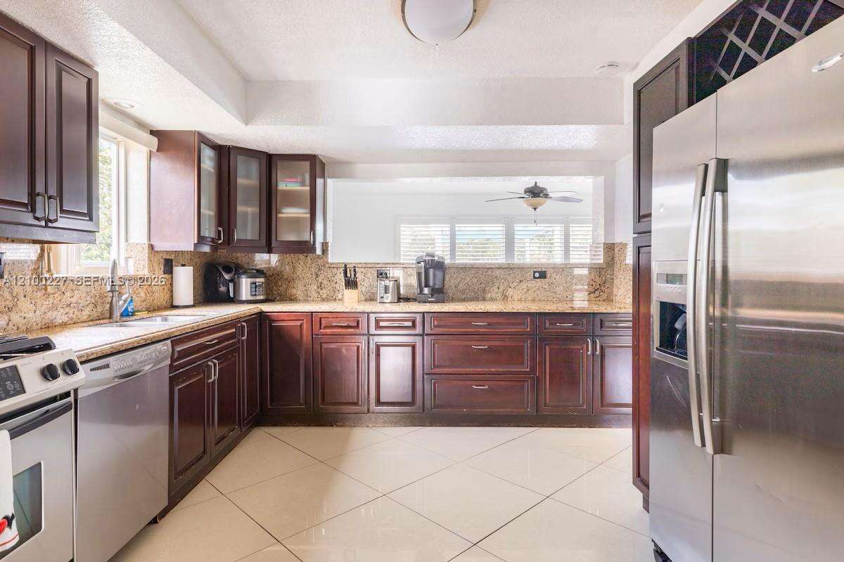 Pembroke Pines | 10911 Taft St N/A | Picture 11