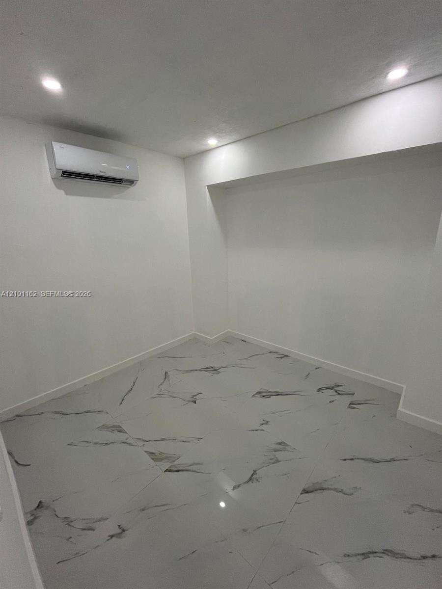Miami | 9840 166th St N/A | Picture 24