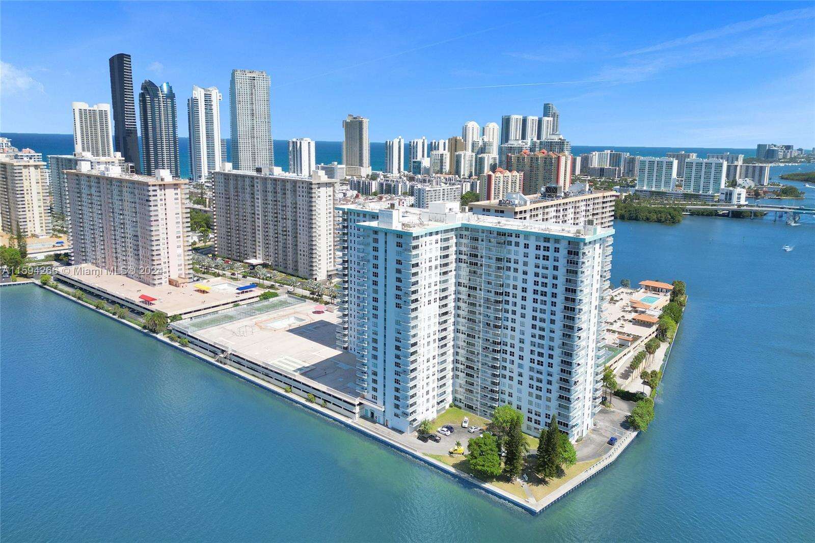 Winston Towers 500 | Unit #1701 Unit #1701 | Picture 1