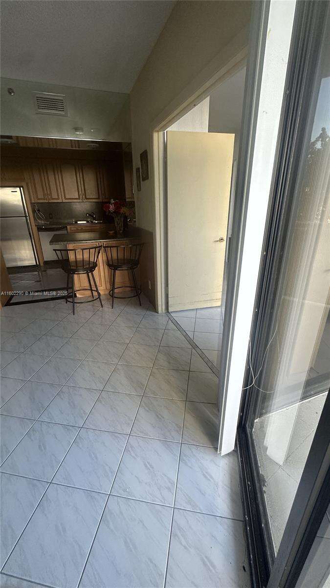 Hamptons West | Unit #305 Unit #305 | Picture 37