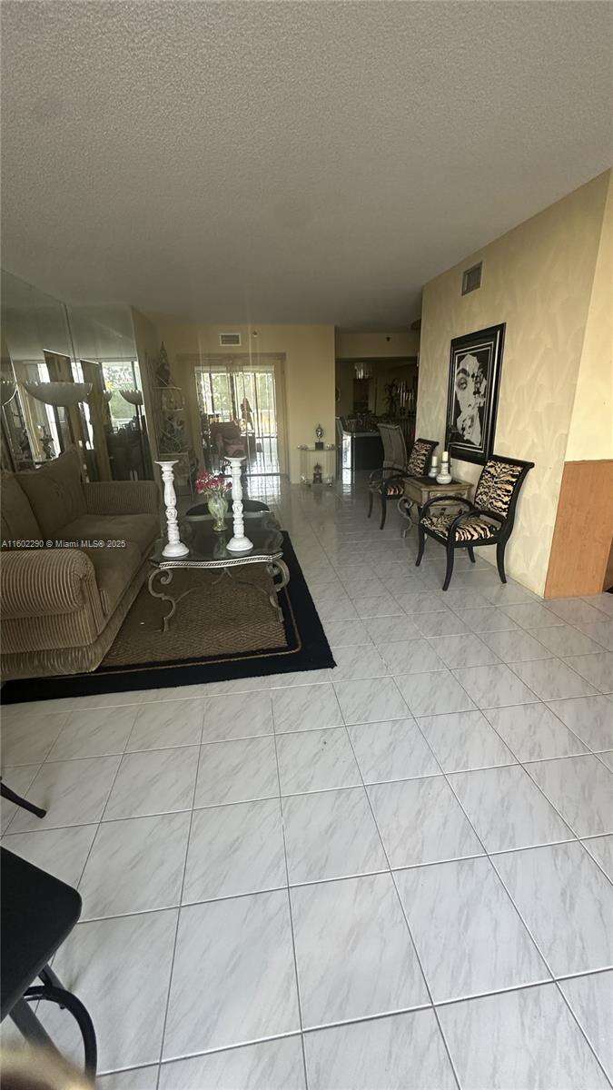 Hamptons West | Unit #305 Unit #305 | Picture 38